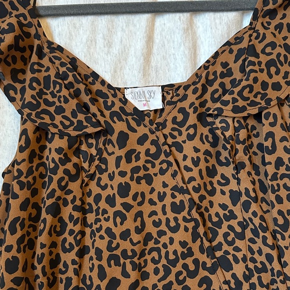 Leopard Print Ruffled Shoulder Top - Picture 2 of 2
